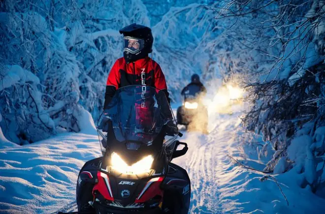 Aurores boréales à Rovaniemi en motoneige, 4 heures dans l’Arctique