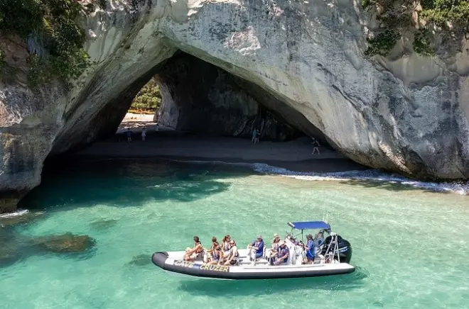 Snorkeling em Whitianga: Cave Cruzer na caverna marinha Orua