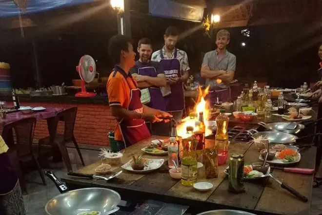 Thai Kochkurs Krabi: 7 Gerichte lernen mit Hoteltransfer