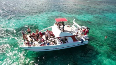 Curta o clima caribenho em punta cana com um passeio de catamarã animado, snorkel, bar flutuante e música. inclui bebidas, petiscos e equipe amigável a bordo.