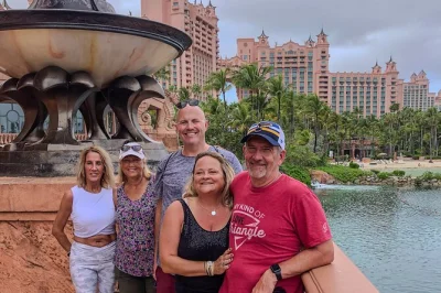 Scopri nassau con un tour tra storia locale, assaggi di rum cake e tappe imperdibili come atlantis resort. include pick-up in hotel e guida amichevole.