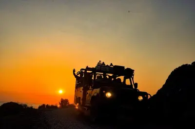 Sunset Jeep Safari ab Marmaris: Schwimmen und Grillen am Strand