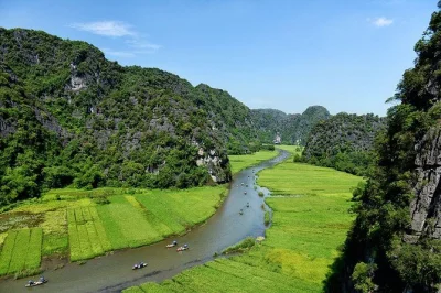 Entdecken sie ninh binh an einem tag: die alte hauptstadt hoa lu, am tien höhle, bootsfahrt in tam coc, radtour zur bich dong pagode. abholung im old quarter von hanoi.