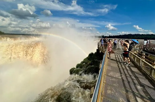 Iguazu Falls tour Brazil & Argentina: Private guide one day