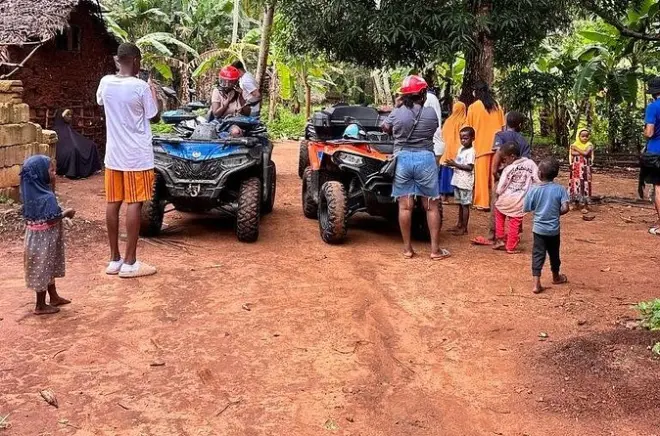 Recorrido en quad por Zanzibar: Pueblo Kinyasini y plantaciones