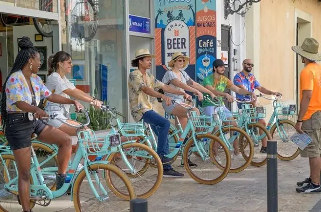 Explore a Zona Colonial de Santo Domingo com aluguel de bicicleta