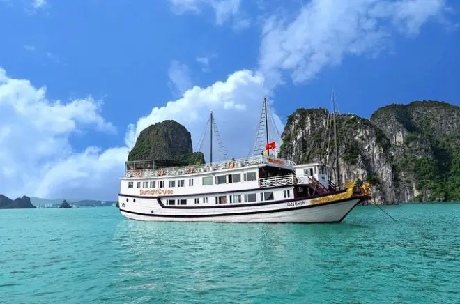 Ha Long Bay Kayaking Tour: Surprise Cave & Titop Island