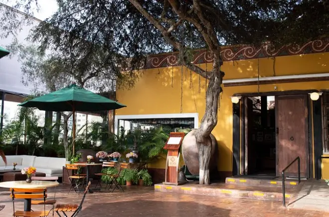 Pranzo a Huaca Pucllana a Lima con cucina peruviana e vista piramide