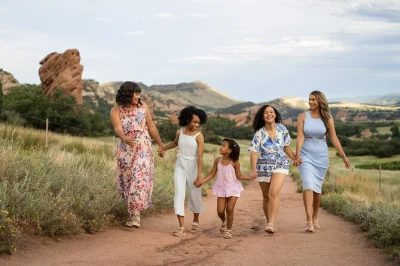 Denver foothills, private fotosession mit bergpanorama, 30 min. von der stadt, lokaler fotograf, $50 bildguthaben inklusive, einfache anfahrt.