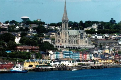 Scopri la storia di cobh con un tour a piedi sul titanic trail. ascolta racconti veri di emigrazione, del lusitania e del porto di cork con una guida locale—tour pubblico con partenze giornaliere.