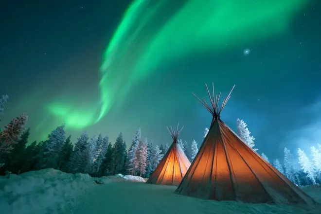 Nordlichtjagd bei Rovaniemi: Lagerfeuer-Grill und Transfer