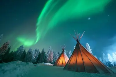 Northern Lights hunt in Rovaniemi: Campfire BBQ & transfer