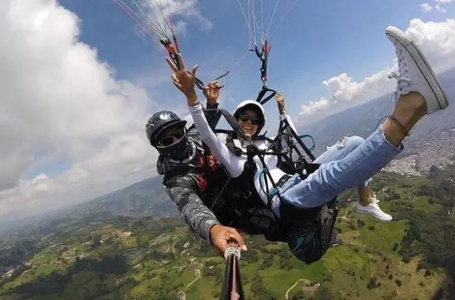Paragliding über Medellin mit HD-Video und Abholung