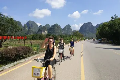 Yangshuo: Rafting, ciclismo e Sanjie Liu em tour de dia inteiro