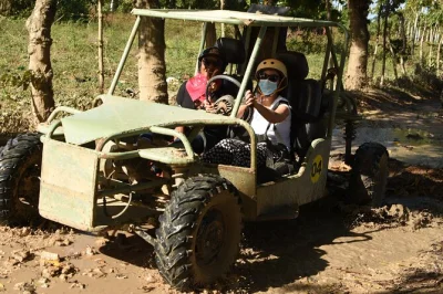 Sinta a adrenalina em um passeio de buggy por punta cana — atravesse trilhas enlameadas, nade em uma gruta escondida, prove mamajuana e relaxe na praia de macao. inclui transfer.