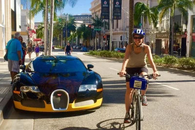 Découvrez beverly hills en e-bike avec un guide local : maisons de stars, rodeo drive, lieux de tournage et sunset strip. matériel et consigne inclus.