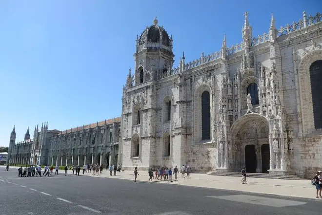 Lisbon Full Day Tour: São Jorge Castle & Jerónimos Monastery