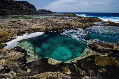 Rota sul de Lanzarote com piscinas naturais, salinas e vinhos La Geria