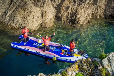 Stand up paddle en Newquay: Juegos en equipo en SUPs gigantes
