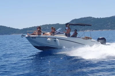 Descubre las islas elafiti en un tour privado desde dubrovnik en lancha rápida, con snorkel, paradas flexibles y un patrón local. incluye bebidas y todo el equipo.