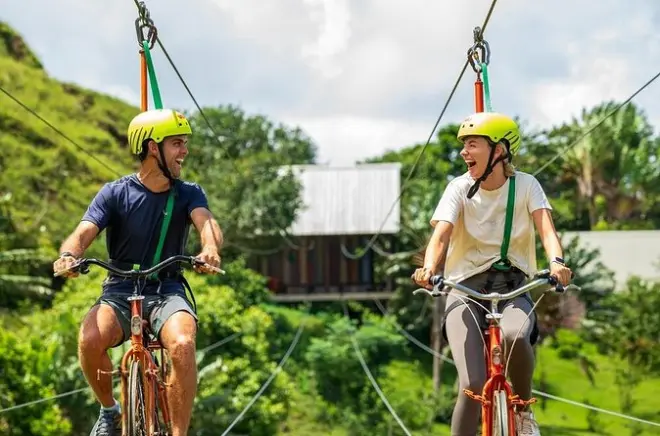 La Vallee des Couleurs tour: Suspended bridge adventure