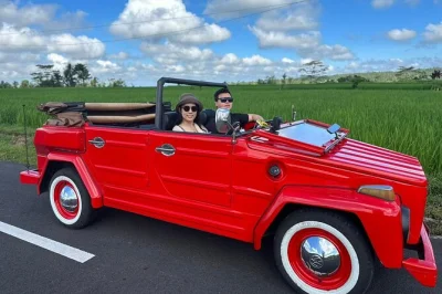 Explorez bali à bord d’un volkswagen safari vintage. visitez les rizières de jatiluwih, ulun danu beratan, les temples taman ayun et tanah lot avec un guide local.