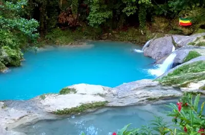Tour privato alle cascate Blue Hole Secret da Ocho Rios