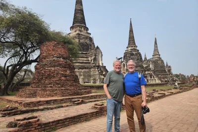 Découvrez les temples anciens d’ayutthaya, le palais royal de bang pa-in et savourez un déjeuner thaï avec un guide local. transfert hôtel inclus. réservez vite.