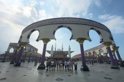 Semarang Tour for Cruise Passengers: Colonial Sites & Lawang Sewu