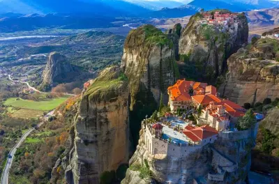 Tour a Meteora desde Tesalónica: Tren, tours guiados y alojamiento