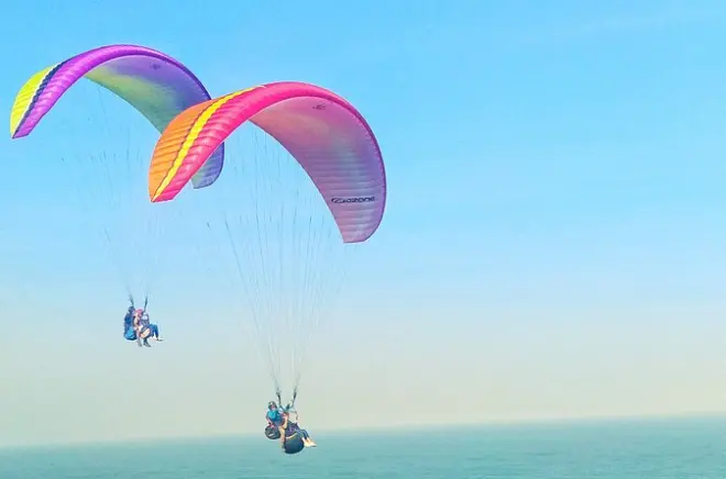 Uluwatu Klippe Gleitschirmfliegen: 15-min Tandemflug mit Fotos