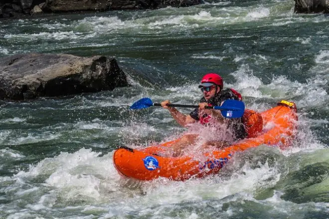 Kayaking Rogue River: Hellgate Canyon & Nugget Falls