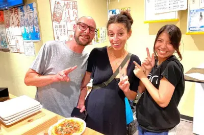 Naha Bar-Hopping: Zwei Izakayas mit lokalem Guide