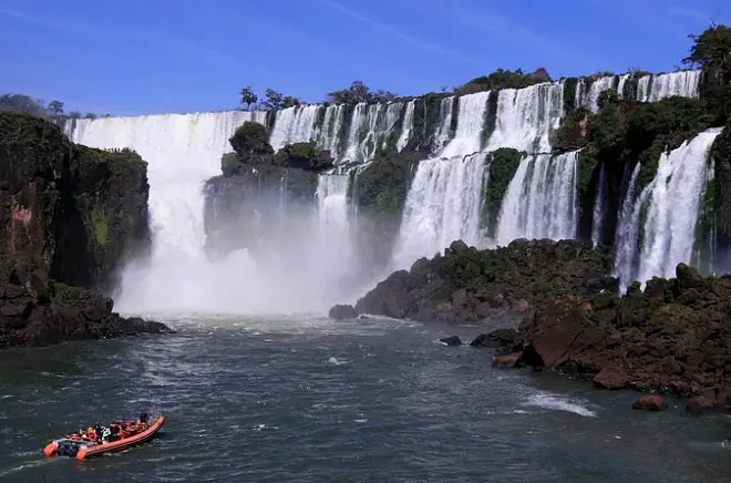 Passeio nas Cataratas do Iguaçu com jipe na selva e barco