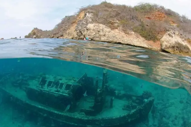 Discover Scuba Diving in Curaçao: Beginner lessons with gear
