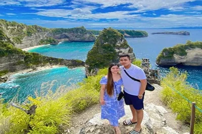 Descubre los acantilados de nusa penida, nada en angel’s billabong y recorre la playa de kelingking. excursión privada con recogida en hotel y almuerzo incluido.