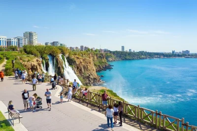 Erlebe antalya: altstadtbummel, besuch der düden wasserfälle und entspannte bootstour im mittelmeer – inklusive mittagessen und hoteltransfer.