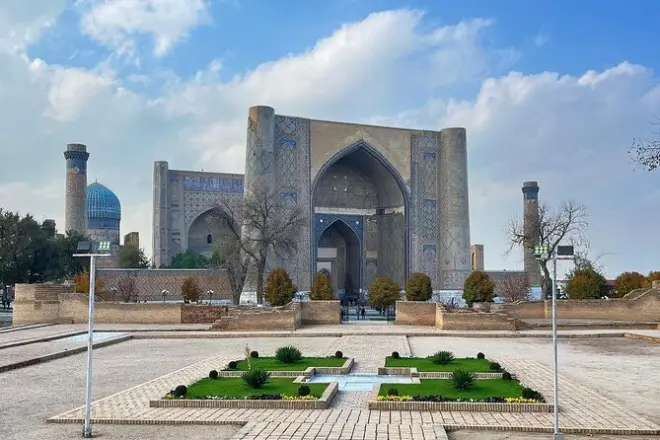 De Tashkent a Samarkand: Trem e visita aos sítios históricos