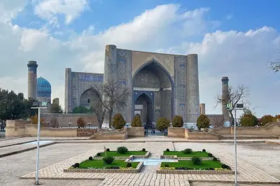 De Tashkent a Samarkand: Trem e visita aos sítios históricos