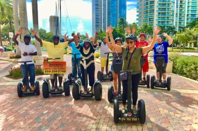 Explore fort lauderdale de segway pelo riverwalk, las olas boulevard e orla com guia local. inclui treino, capacete e várias paradas para histórias.
