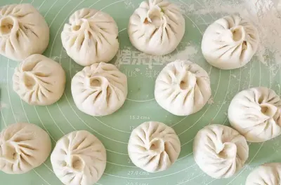 Chengdu Baozi Cooking Class: Make Steamed Buns with Market Tour