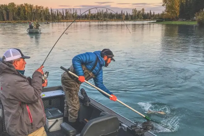 Pesca sul fiume Kenai: Salmone e trota con barca riscaldata