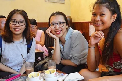 Erkunde hanois altstadt bei einer kleinen street food tour mit über 7 gerichten, hoteltransfer und lokalem guide. schlemmen, lachen und entdecken.