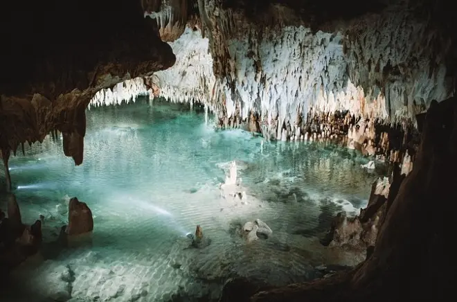 Visite des Cayman Crystal Caves à Grand Cayman : Trois cavernes