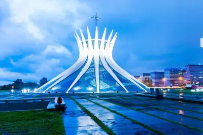 Brasilia tour privado a pie: Guía local por monumentos icónicos