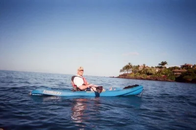 Descubra a tranquilidade de makena bay remando de caiaque entre tartarugas, mergulhando em recifes vibrantes e admirando molokini. equipamento, guia e grupo pequeno para um passeio tranquilo.