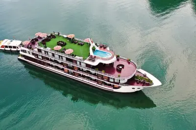 Kayak em Lan Ha Bay 2 dias saindo de Ninh Binh: Cruzeiro de luxo