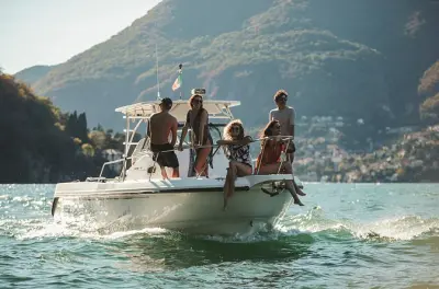 Tour privado de barco no lago de Como: 2 horas com capitão