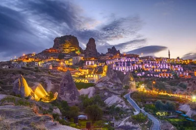 Survolez la cappadoce au lever du soleil, marchez pieds nus sur les terrasses blanches de pamukkale, et découvrez Éphèse en petit groupe. vols, transferts hôtels et déjeuners locaux inclus.