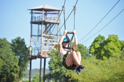 Ziplining in Negril: Reggae-Seilbahnen über der Karibik